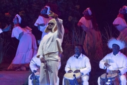 Bad Bunny, le Portoricain rend hommage à ses racines et fait briller son île natale