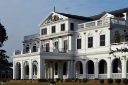 Suriname : 50 ans d’indépendance entre coups d’états, démocratie et richesses