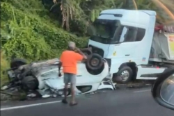 Accident entre un poids lourd et une voiture légère à Capesterre-Belle-Eau : l'un des blessés graves est décédé