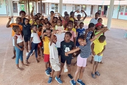 Des vacances uniques pour les enfants d’Apatou grâce au premier CLSH de la commune
