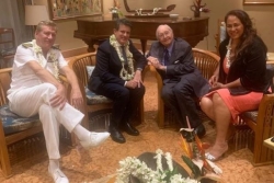 Quand le ministre d'Etat Manuel Valls rencontre l'ancien secrétaire d'Etat Gaston Flosse