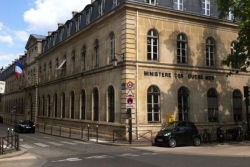 200 millions d'euros de moins pour les Outre-mer au budget 2026, les députés réunionnais redoutent "un impact direct" sur l'économie locale