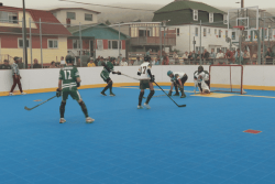 Play-offs de hockey balle à Saint-Pierre : victoire des Taouines, Lobsters et Loups marins et report du match Pirates vs Raide Wings