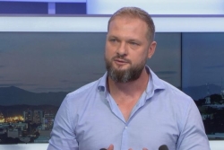 Nicolas Metzdorf, député de la Nouvelle-Calédonie, est l'invité du journal politique ce soir à 19h30
