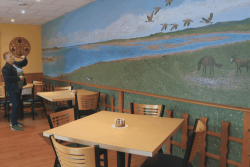 La fresque de Denise Télétchéa à l’Auberge de l’Île : un trésor artistique au cœur de Miquelon