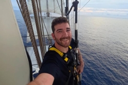 Éric Siosse, entre mer, musique et cuisine : un enfant du voyage à bord d’un trois-mâts