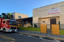 Le faré du lycée Do Kamo à Nouméa victime d'un incendie, les cours suspendus