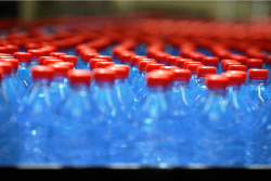 Les prix des bouteilles d'eau et des matériaux de construction plafonnés jusqu'à la fin de l'année à Mayotte