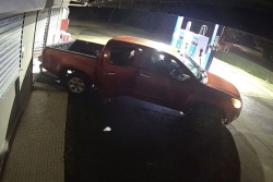 Six personnes interpellées après le vol au "pick-up bélier" contre la station de Moindou, dont deux évadés de Koné