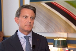 "On joue là l'avenir de la Nouvelle-Calédonie", persiste Manuel Valls alors que l'accord de Bougival se heurte au rejet de mouvements politiques