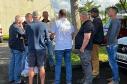 Les agriculteurs du sud et de l’ouest manifestent devant la DAAF pour leurs aides post-Garance.