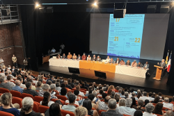 Que contient le plan du gouvernement pour redresser les finances publiques en trois ans ?