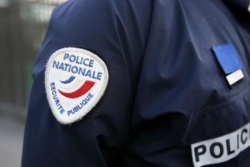 Pris en embuscade par des individus armés, un policier tire et blesse un de ses assaillants à Kawéni 