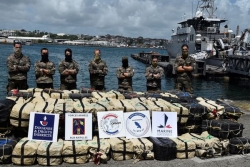 "Nous allons tout faire pour attaquer le narcotrafic de manière profonde" : le nouveau contre-amiral des Antilles prend ses fonctions alors que 5 tonnes de stupéfiants ont été saisies en haute mer