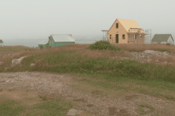 Quand le terrain du dernier habitant permanent de l'île-aux-Marins revoit une maison sortir de terre