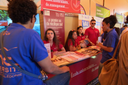 Au salon Cap horizon, les jeunes bacheliers en quête d'un avenir dans les études supérieures