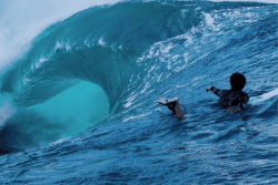 Tahiti Pro 2025 : Teahupo’o en feu, une houle XXL secoue le spot mythique avant le coup d’envoi de la WSL