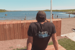 Baignade surveillée : à la plage de Savoyard, les familles profitent de l'eau en toute sécurité