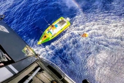 Blessé à la jambe et tombé à la mer, un marin pêcheur secouru par l'hélicoptère Dauphin
