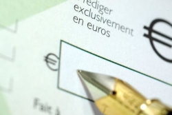 Les Réunionnais l'utilisent déjà peu, mais le paiement par chèque pourrait disparaître au Trésor public