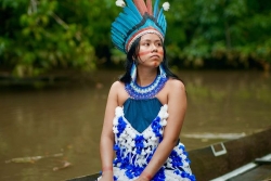 Shasha, jeune talent Kali’na révélée aux Lindor dévoile un nouveau clip tourné dans son village.