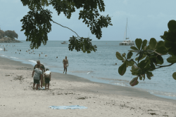 Vacances au pays : quand les locaux boostent la saison touristique