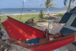 "On a un minimum de confort", en Martinique, le camping se réinvente entre tradition et confort moderne