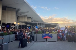 Jeux des Jeunes de l'océan Indien : à l'aéroport, la délégation Réunion fait son retour dans une ambiance survoltée