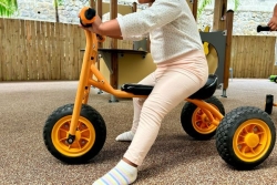 Santé : les écrans interdits dans les lieux d’accueil pour jeunes enfants