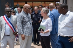 Visite d'Élisabeth Borne à Mayotte : syndicats et maires partagés sur les promesses de l'État pour l'éducation