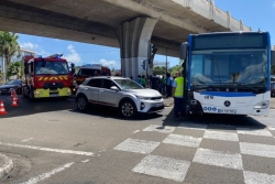 Collision entre une voiture et un BHNS sous l’échangeur de Dillon : bilan provisoire, cinq blessés légers