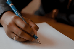 13 août, Journée internationale des gauchers : entre mythes et talents et particularités cérébrales