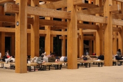 Pas de métro pour partir, des milliers de visiteurs contraints de passer la nuit à l'expo universelle d'Osaka
