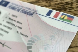 Drapeau FLNKS sur le permis de conduire : l'amende passe à 600 000 francs par jour pour le gouvernement