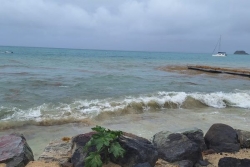 L’ouragan Erin poursuit sa route : les îles du Nord épargnées restent en vigilance jaune