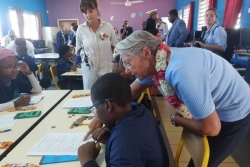Elisabeth Borne poursuit sa visite à Mayotte au collège de M'Gombani 