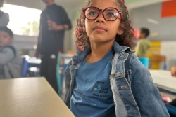 Une rentrée scolaire en uniforme pour Siana, 7 ans, à l’école André Hoarau, à Saint-Benoît