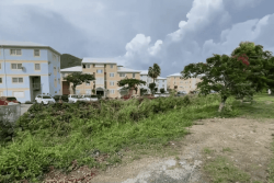 Saint-Martin : les habitants d’une résidence de Concordia inquiétés par une ravine non entretenue en pleine période cyclonique