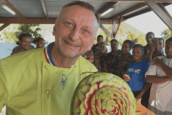 VIDÉO. Frédéric Jaunault, Meilleur ouvrier de France, en démonstration aux jeudis du centre-ville