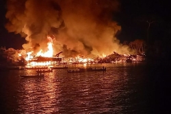 Incendie sur la rive surinamaise face à Maripasoula : des commerces et des habitations ravagés par les flammes