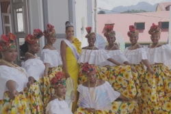 Miss Guadeloupe 2025 s'octroie un bain de foule à Basse-Terre