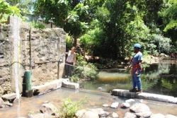 Les travaux pour le pont de la rivière Kwalé à Tsoundzou autorisés par la préfecture