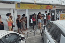 Rentrée scolaire en Guadeloupe J-6 : le rush des uniformes