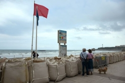 Après son passage près de la Guadeloupe, l’ex-ouragan Erin provoque une houle cyclonique en France hexagonale