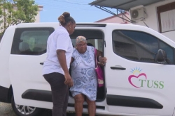"Ici, je me forme et j’aide mes petites mamies" : l’association Emery DOM lie insertion professionnelle et solidarité avec les seniors