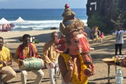 Ganesh, le dieu éléphant, célébré par la communauté tamoule sur la plage de Cap Homard à Saint-Paul