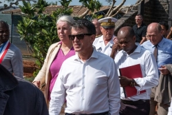 Manuel Valls à Mayotte : les habitants restent inquiets face à l’insécurité et au retard des projets de reconstruction