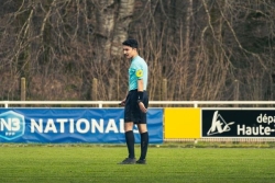 Rayan Herry, l'arbitre de foot qui fait un carton sur les réseaux sociaux