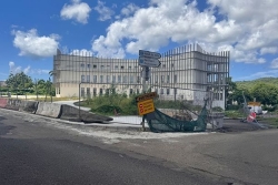 Les travaux du futur hôtel de ville de Rivière-Salée avancent et devraient durer jusqu'en janvier 2026