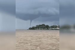 Brésil: une trombe d’eau impressionne les habitants de Macapá après un orage